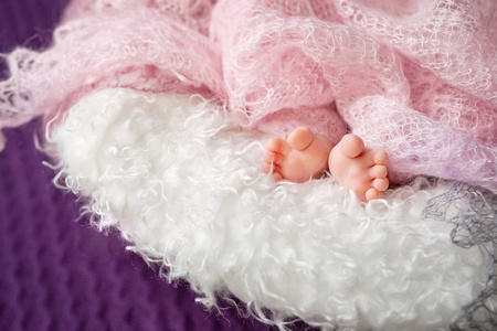 一双赤脚的图片图片