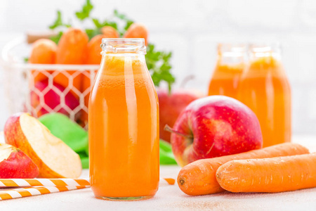 拼色新鲜苹果汁图片-拼色新鲜苹果汁素材-拼色新鲜苹果汁插画-摄图新