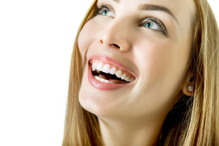 笑女人嘴与伟大的牙齿在白色背景。hea