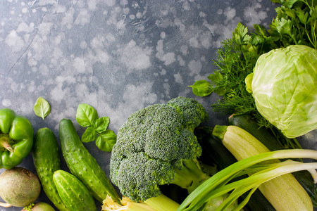 新鲜绿色蔬菜的组成表, 顶部视图, 水平, 复制空间