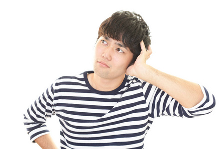 活泼满意不满意的亚裔男子被隔离在白色背景上照片