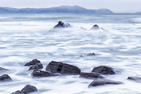 日落时分的 barrika 海滩