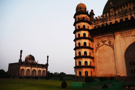 陵墓的七级塔目标 Gumbaz 在 Bidzhapur 在印度的城市