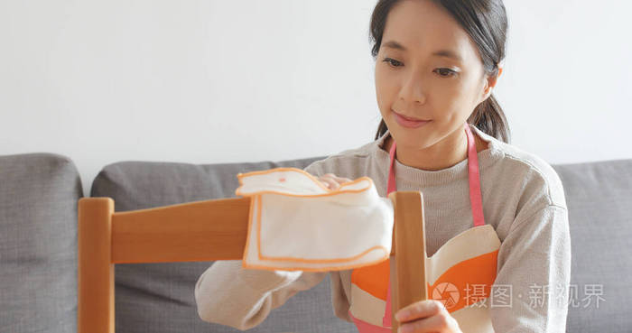 家庭主妇整理在家