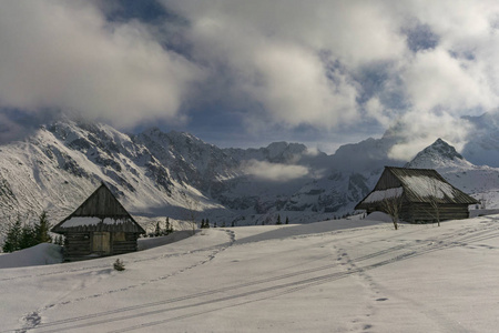 Gasienicowa 山谷的老木屋。Tatra 山脉波兰