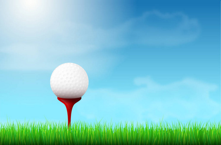 高尔夫球在红色三通, 草和蓝天