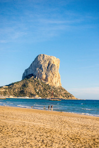 Penon de Ifach 岩石, 象征的白色海岸在 Calpe, 西班牙