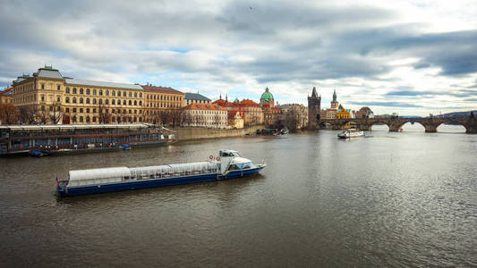 伏尔塔瓦河河和查理大桥在布拉格，捷克共和国