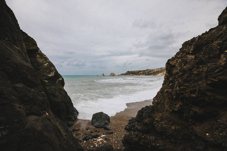 海与深浅不同的蓝色在克里特岛，希腊