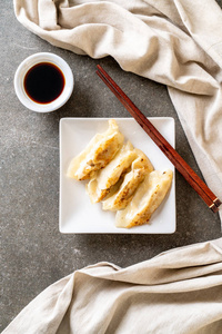 日本饺子或饺子小吃