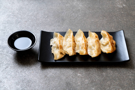 日本饺子或饺子小吃