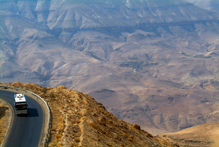 Jordan，道路，公共汽车在山上到尼波山