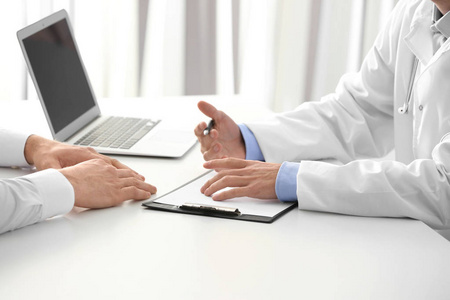 临床医生临床医生咨询病人照片