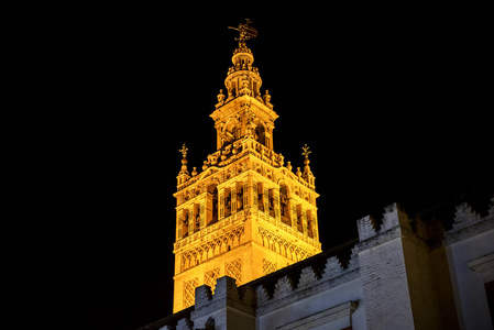 Giralda，塞维利亚，西班牙安达卢西亚自治区塞维利亚大教堂的钟塔