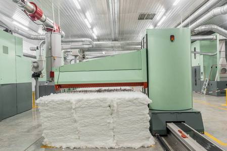 纺织厂梳棉机