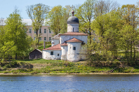 克莱门特教会, 教皇, 前克莱门特修道院在普斯科夫