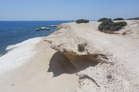 地中海沿岸。白色岩石总督的海滩附近