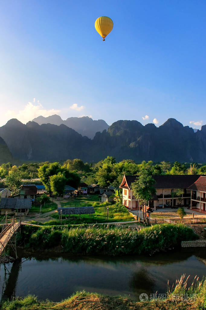 热气球飞行在老挝万象省万荣