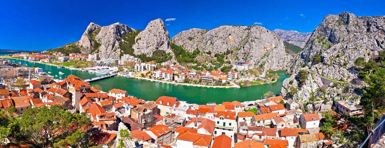 Omis 和塞蒂纳河口全景