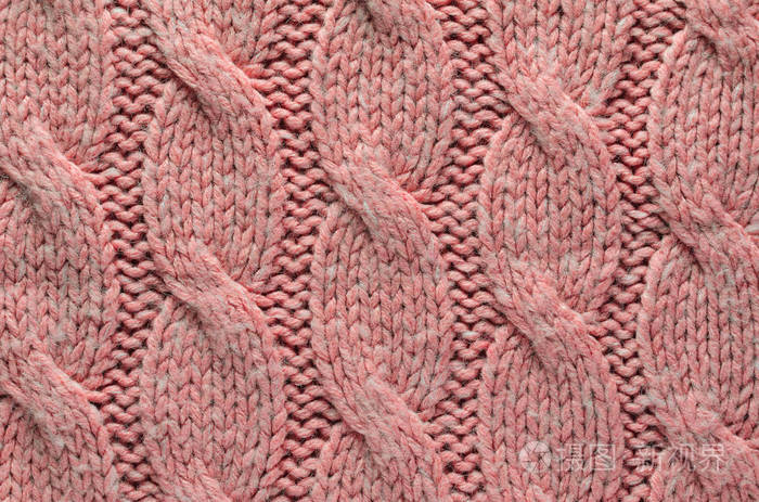 毛绒针织面料的针织纹理与常规电缆针织图案.空白背景