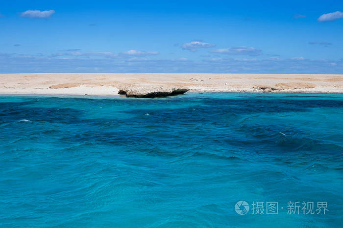 美丽的红海在埃及。自然背景