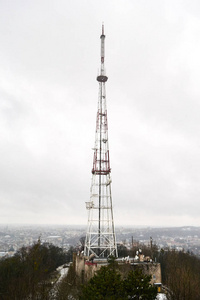 电信天线塔在山