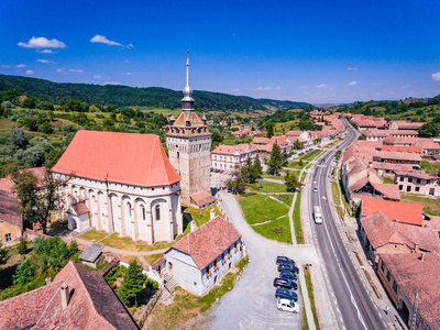 萨斯基兹教堂和钟楼在村庄萨斯基兹, Transylva