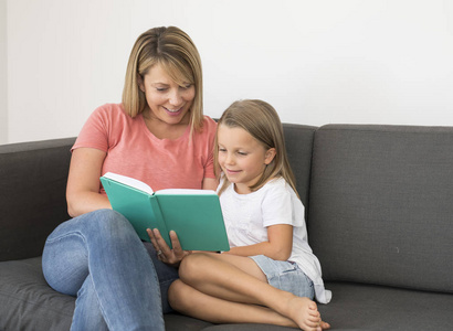 讲故事的人图片