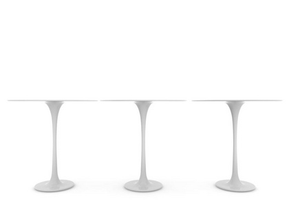 长腿上有三张桌子。您的设计有免费的空间。白色隔离背景