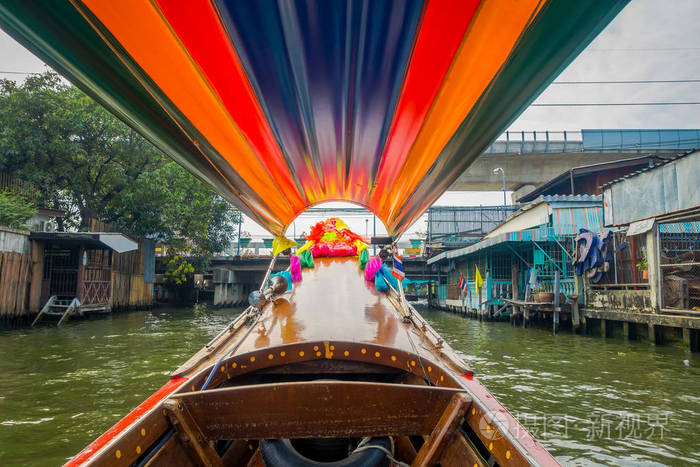 在泰国的合艾运河或运河的旅游胜地, 一条长尾船的内观帆船。