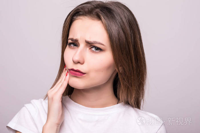 牙齿问题女人感觉牙痛