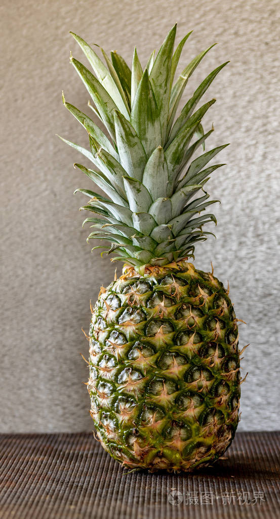 新鲜成熟的菠萝