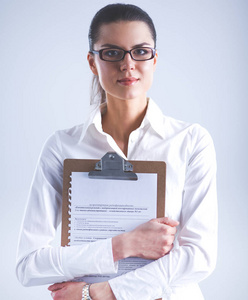 文件夹，在白色的背景分离的年轻商业女人肖像