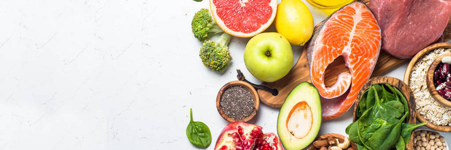 保健品在白色背景上.健康营养照片