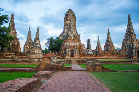 柴瓦是泰国大城府历史公园的一座佛教寺庙。