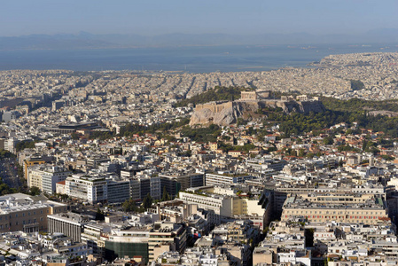 雅典和帕台农神庙在卫城山, 空中全景从芒 Lycabettus 在雅典, 希腊