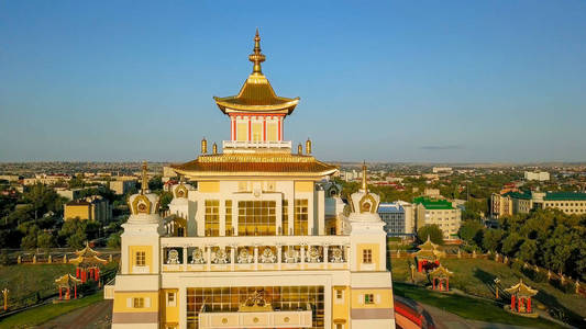 释迦牟尼佛的金色居所是卡尔梅克共和国最大的佛教寺庙, 是欧洲最大的佛教寺庙之一。Elista, 俄罗斯