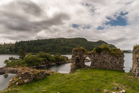 城堡斯特罗姆废墟与湖 Carron, 苏格兰