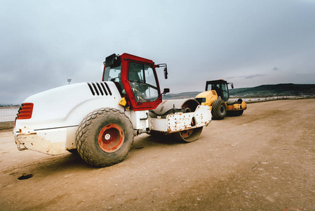 垃圾压实机公路施工现场重载工业串联压路机照片