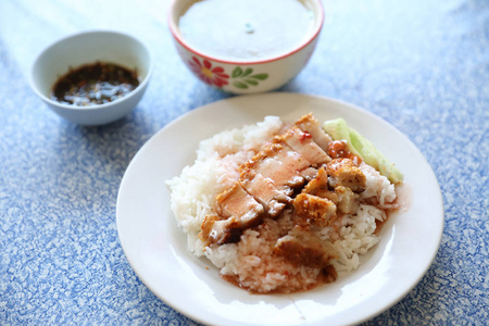 烤的猪肉饭图片