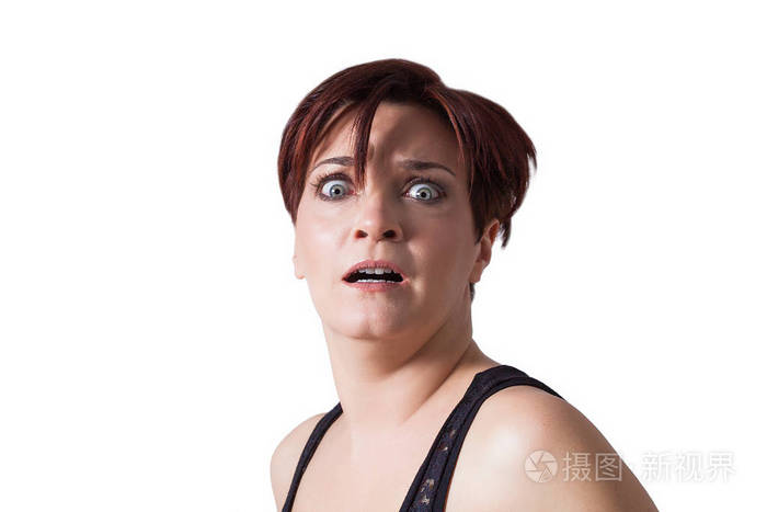 美丽和滑稽的女人肖像被吓坏了在白色孤立