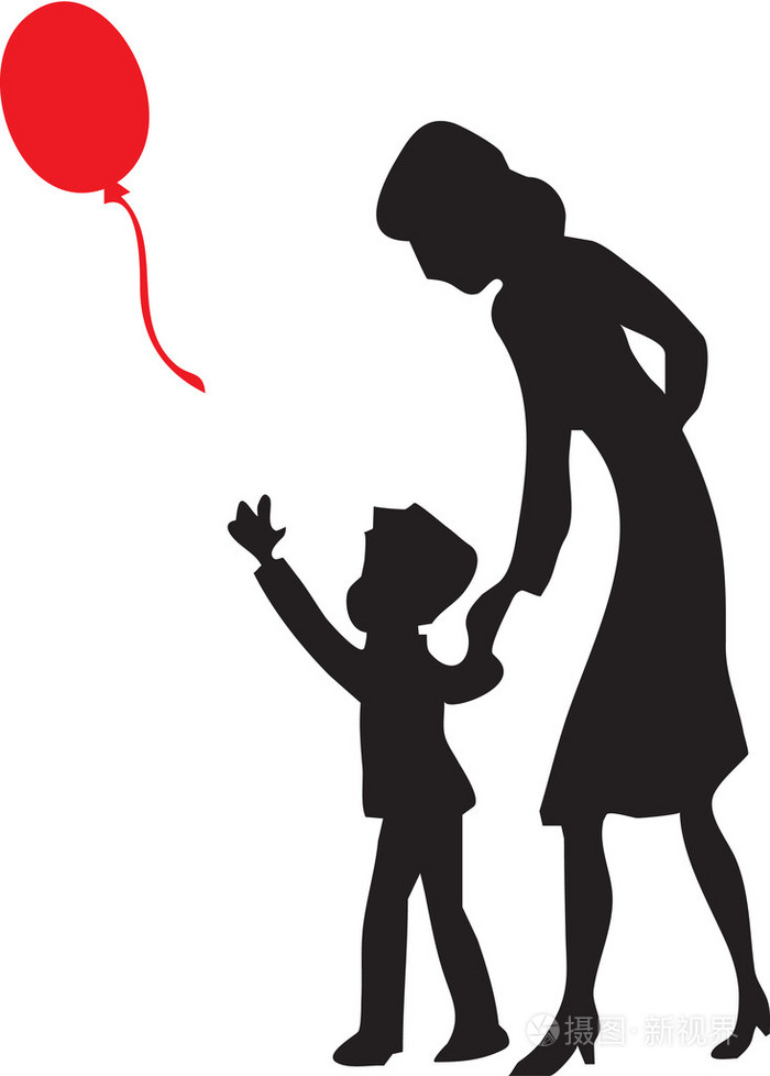 母亲和儿子释放到天空红凝胶气球