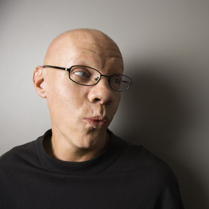 噘噘嘴的男人照片