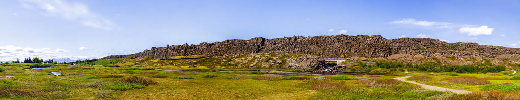 一座国家公园的石崖全景。Thingvellir 在冰岛12.062017