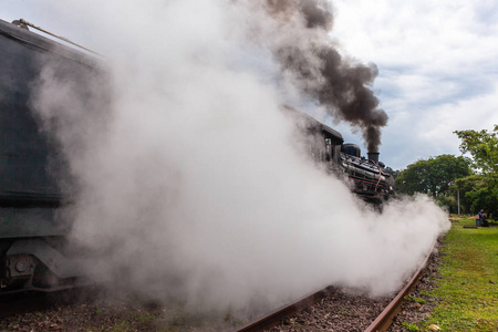 蒸汽火车特写排气