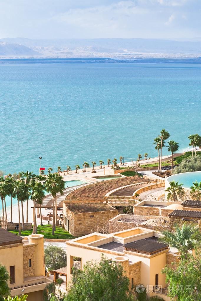 在死海海岸度假村的全景