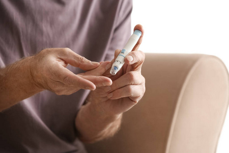 测量血糖水平图片