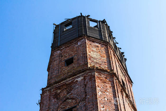 旧砖堡垒建造的红砖和木材