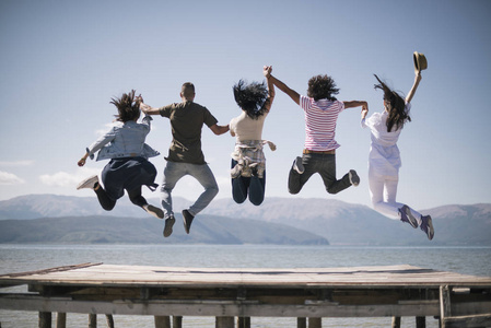 节日的码头图片