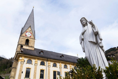 罗马天主教 Pfarrkirche 圣 Alban 在 Matrei 在 Osttirol, 奥地利, 最高的国家教会在蒂罗尔